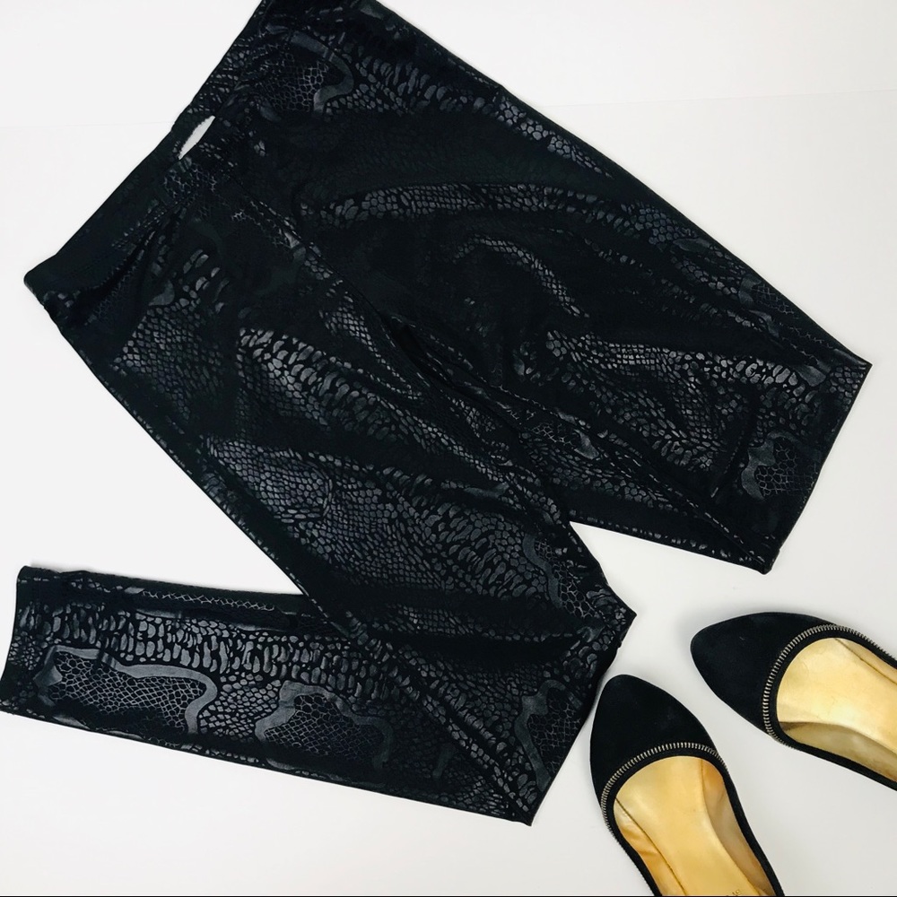 Silky stretchy patterns leggings
